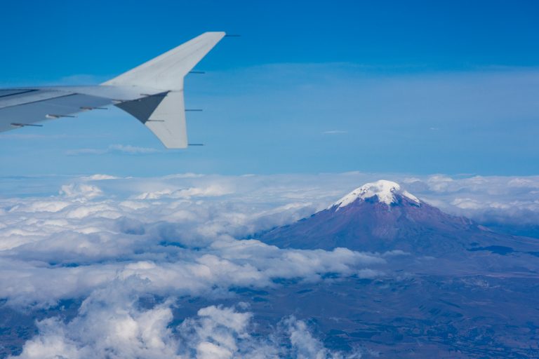 Le volcan Chimborazo vu du ciel sur le vol Guayaquil-Quito, Equateur - Denouement : Vol international - Une histoire de Vacances en famille avec Ecuador Experience